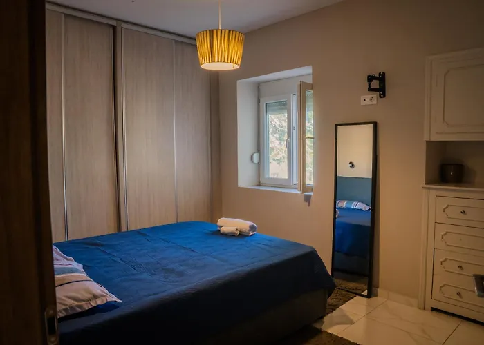 Oliana\'S Luxury House