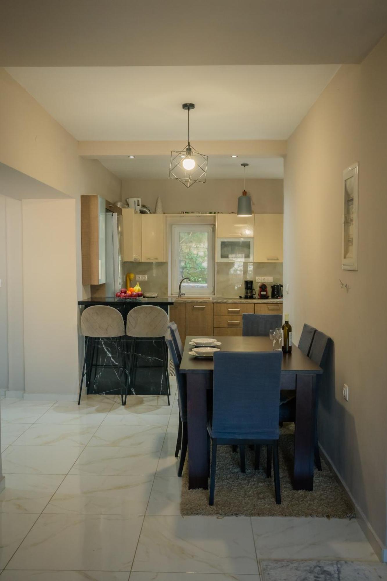 Oliana's Luxury House Apartment Mantouki